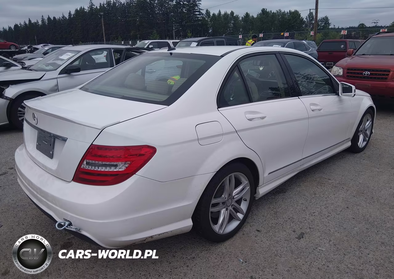 2013 Mercedes-Benz C 250 Sport VIN:WDDGF4HB1DR251028 - 4