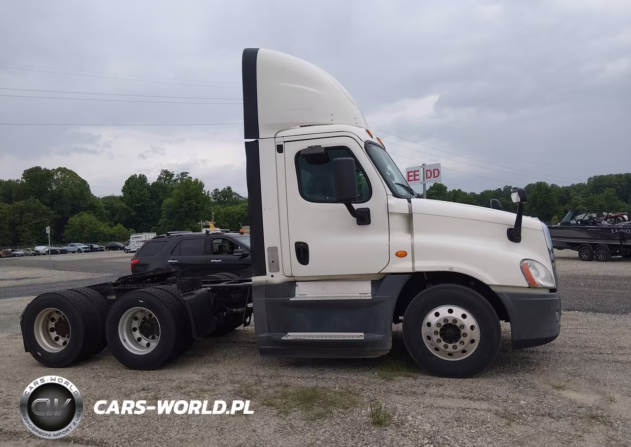 2016 Freightliner Cascadia 125 VIN:3AKJGEDV2GSGV3344 - 13