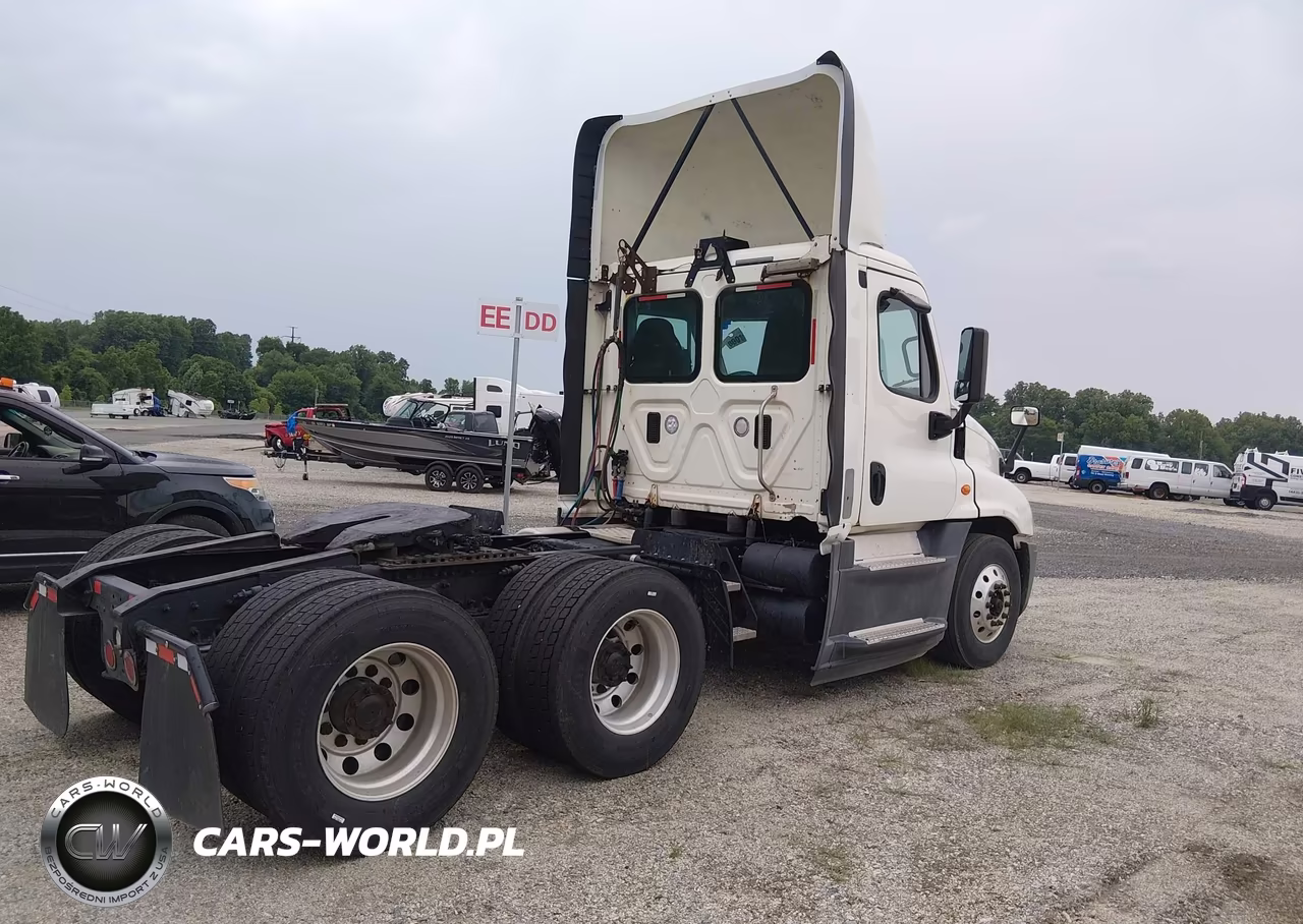 2016 Freightliner Cascadia 125 VIN:3AKJGEDV2GSGV3344 - 4