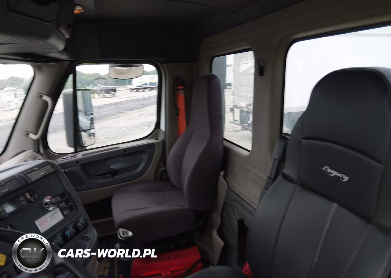 2016 Freightliner Cascadia 125 VIN:3AKJGEDV2GSGV3344 - 6