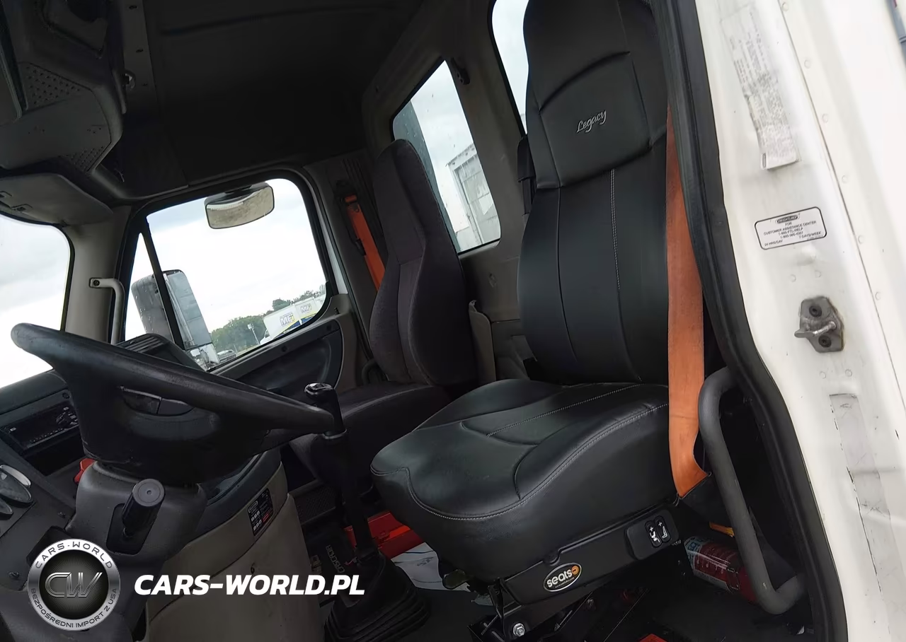2016 Freightliner Cascadia 125 VIN:3AKJGEDV2GSGV3344 - 7