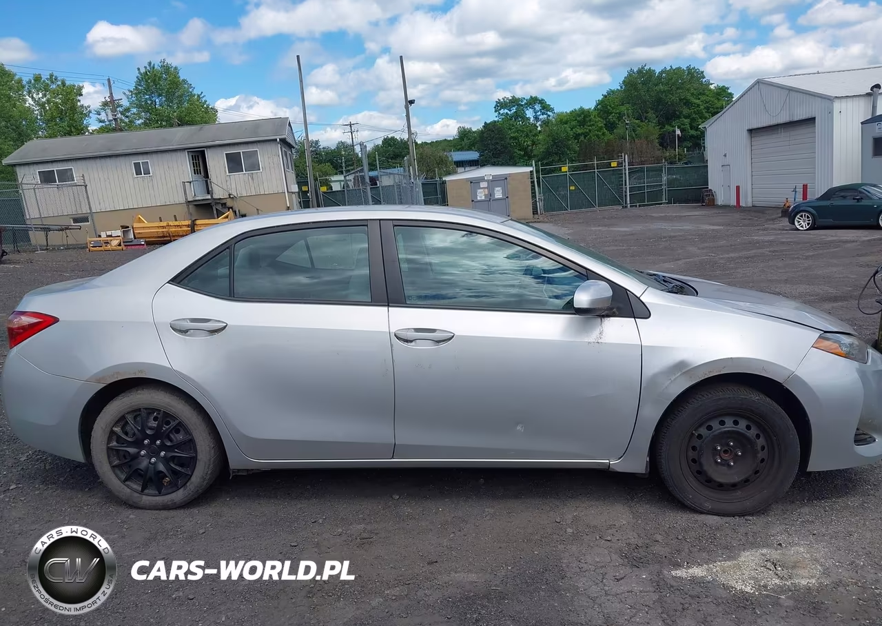 2017 Toyota Corolla Le VIN:5YFBURHE6HP664953 - 13