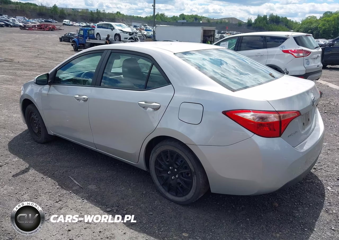 2017 Toyota Corolla Le VIN:5YFBURHE6HP664953 - 3