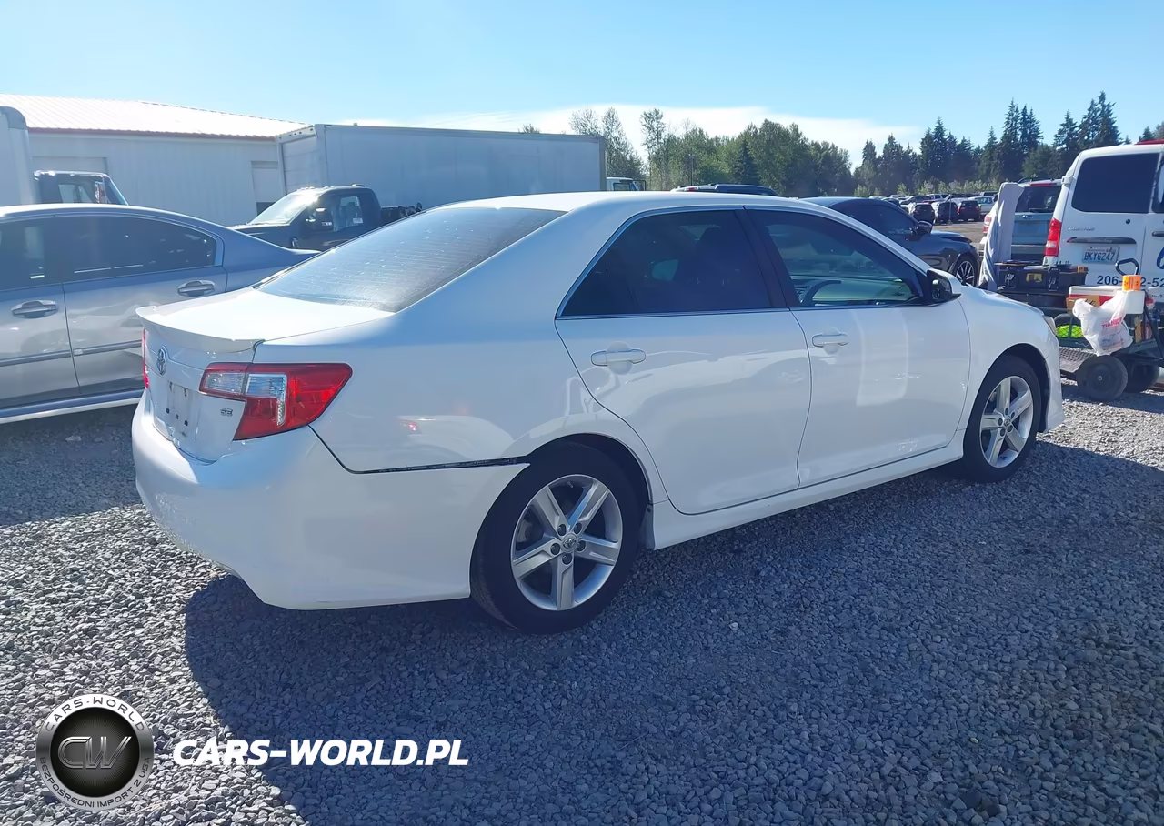 2014 Toyota Camry Se VIN:4T1BF1FK5EU360544 - 4