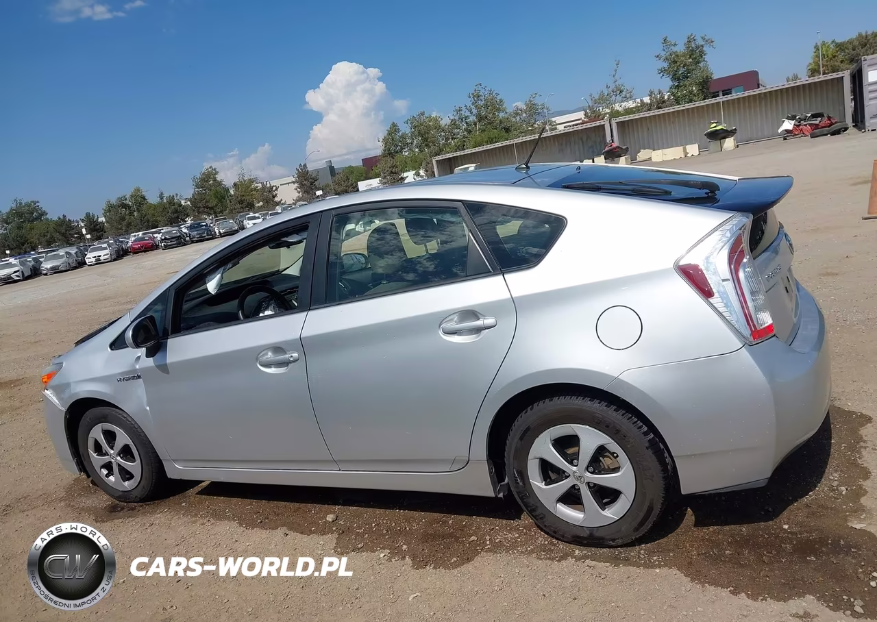 2015 Toyota Prius Two VIN:JTDKN3DU3F0463963 - 14