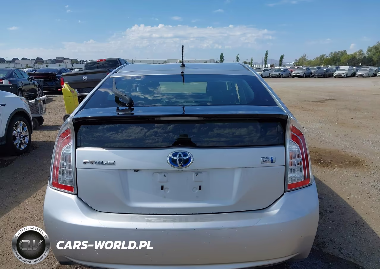 2015 Toyota Prius Two VIN:JTDKN3DU3F0463963 - 16