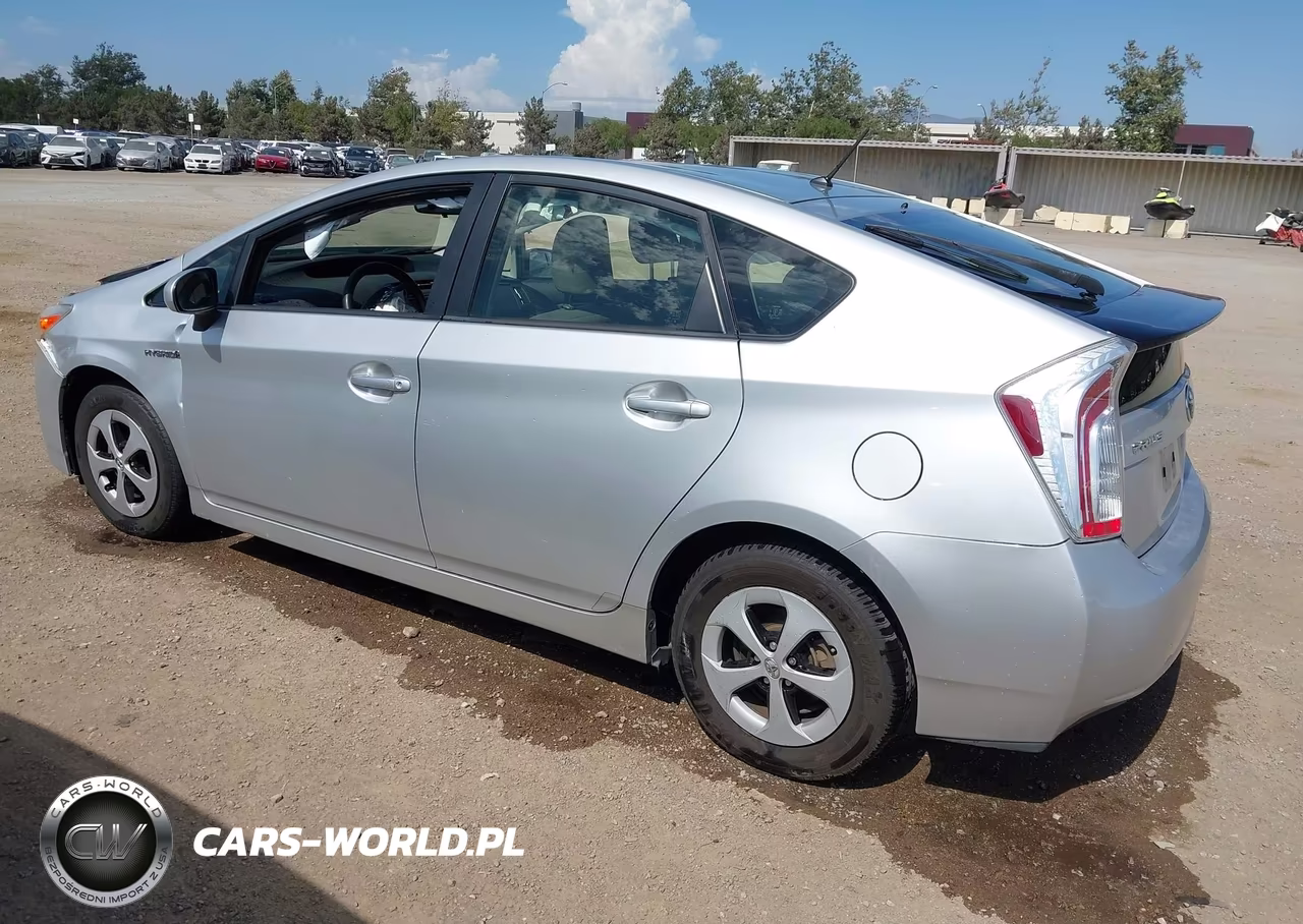 2015 Toyota Prius Two VIN:JTDKN3DU3F0463963 - 3