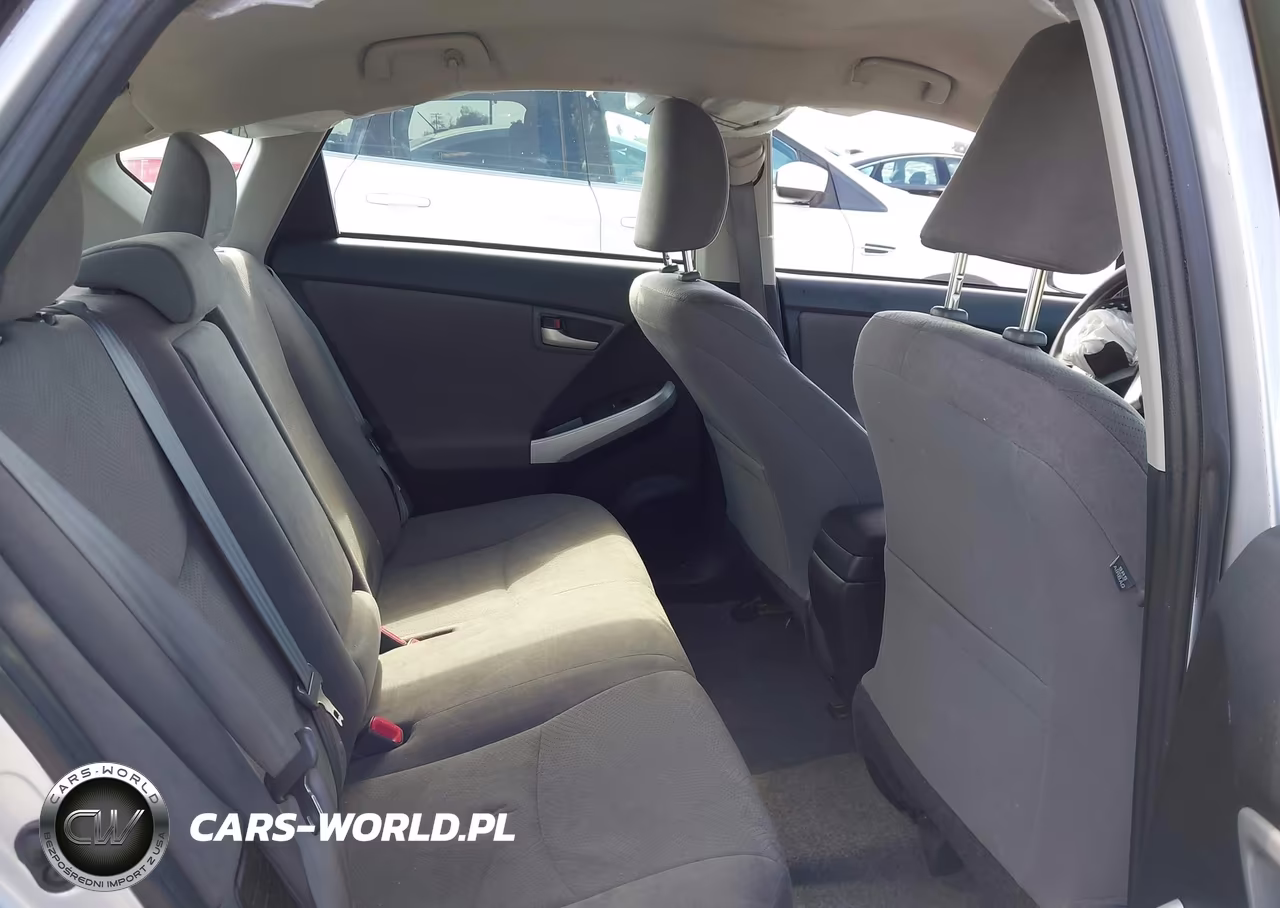 2015 Toyota Prius Two VIN:JTDKN3DU3F0463963 - 8