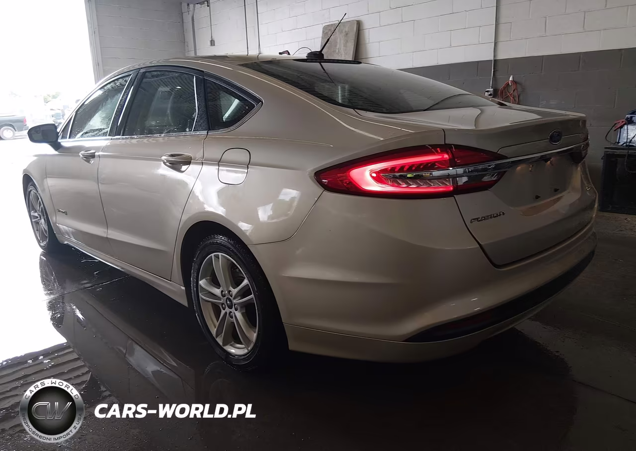 2018 Ford Fusion Hybrid S VIN:3FA6P0UUXJR122309 - 3
