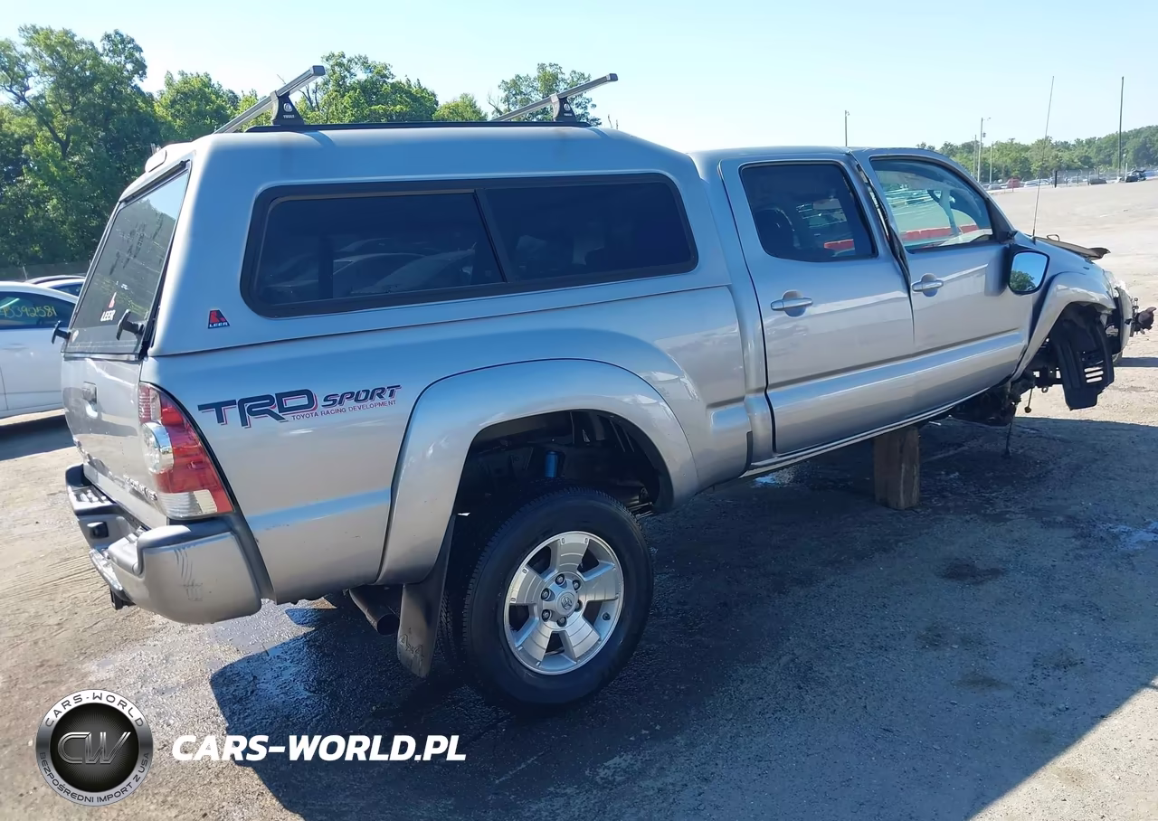 2015 Toyota Tacoma Base V6 VIN:3TMMU4FN9FM075902 - 4