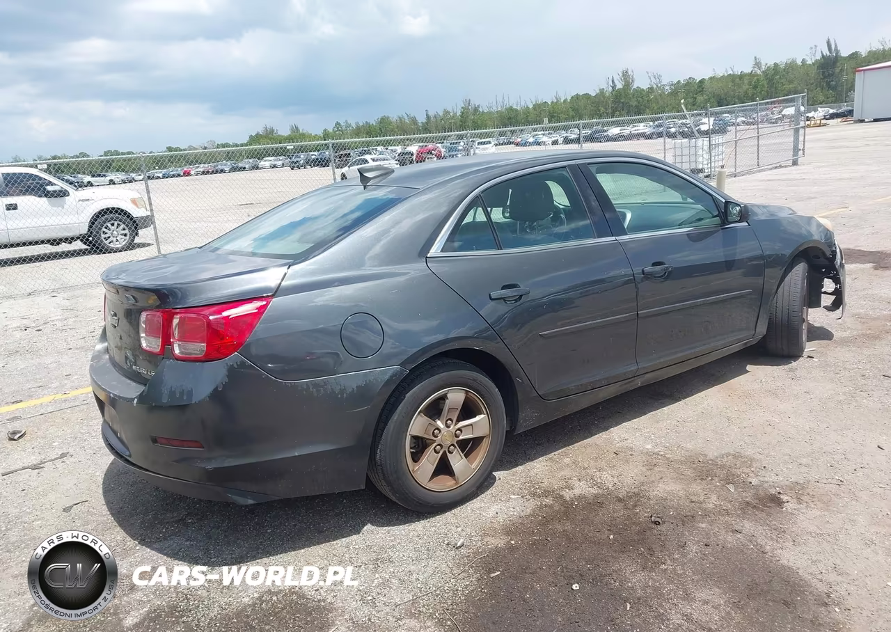 2015 Chevrolet Malibu Ls VIN:1G11B5SLXFF221834 - 4