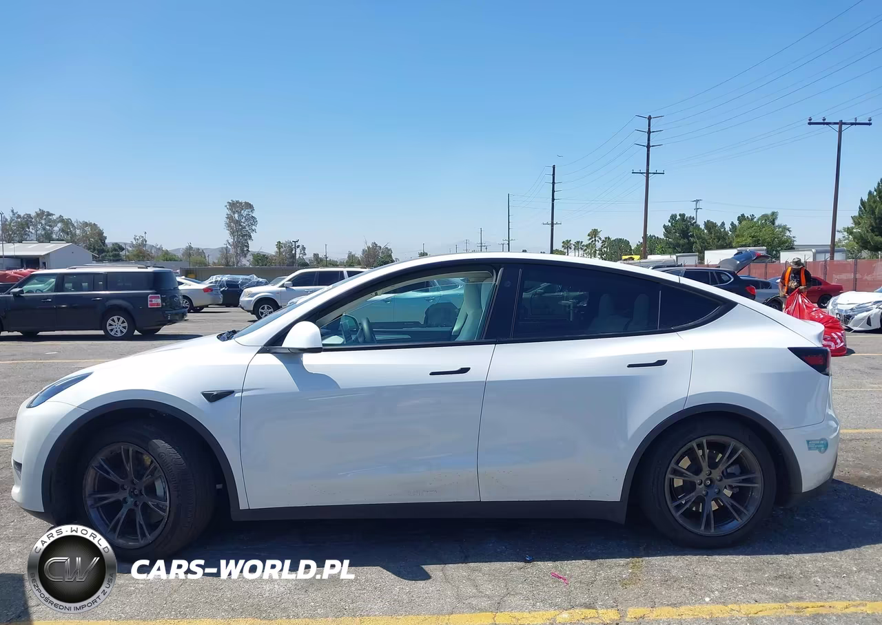 2024 Tesla Model Y Long Range Dual Motor All-Wheel Drive VIN:7SAYGAEE2RF111773 - 15