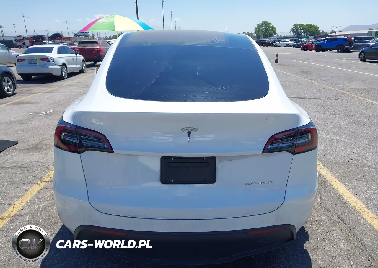 2024 Tesla Model Y Long Range Dual Motor All-Wheel Drive VIN:7SAYGAEE2RF111773 - 17