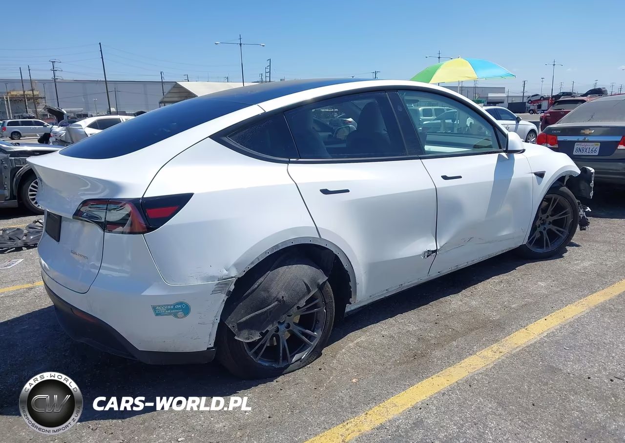 2024 Tesla Model Y Long Range Dual Motor All-Wheel Drive VIN:7SAYGAEE2RF111773 - 4