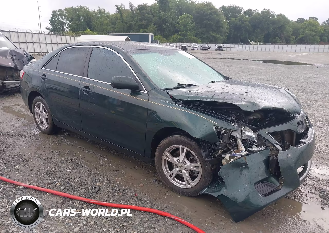 2010 Toyota Camry Le – zdjęcie 1 z 16