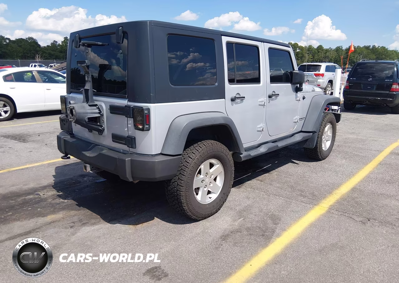 2010 Jeep Wrangler Unlimited Sport VIN:1J4BA3H10AL159907 - 4