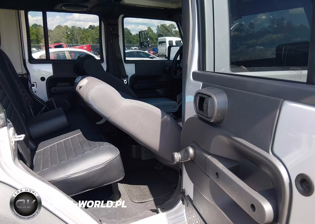 2010 Jeep Wrangler Unlimited Sport VIN:1J4BA3H10AL159907 - 8