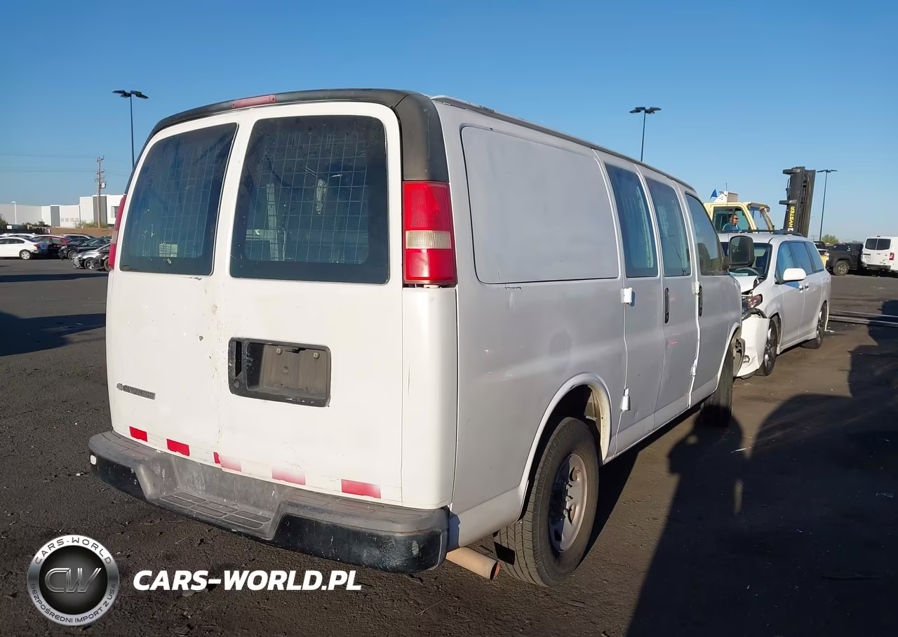 2007 Chevrolet Express Work Van VIN:1GCGG25V271240391 - 4