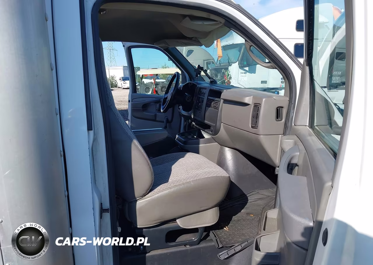 2007 Chevrolet Express Cutaway Work Van VIN:1GBJG31U071106699 - 6