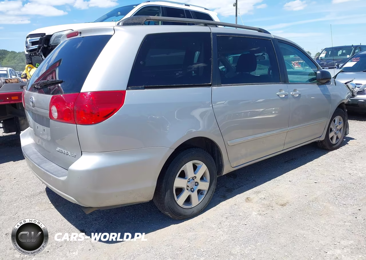 2010 Toyota Sienna Le VIN:5TDKK4CC4AS321439 - 4