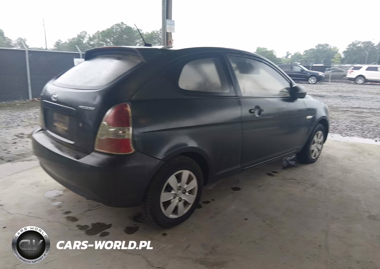 2009 Hyundai Accent Gs VIN:KMHCM36C49U125606 - 4