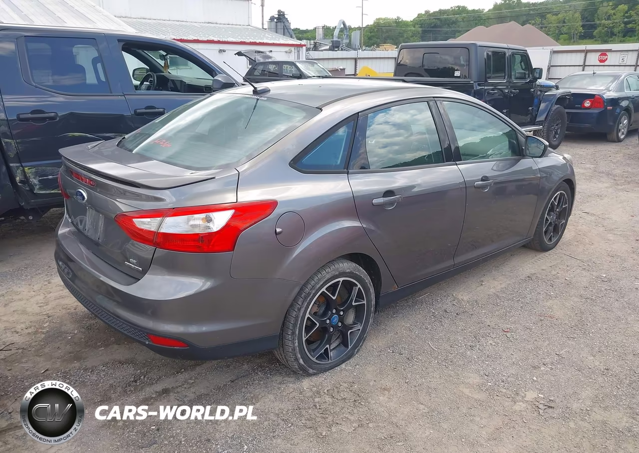2012 Ford Focus Se VIN:1FAHP3F29CL435441 - 4