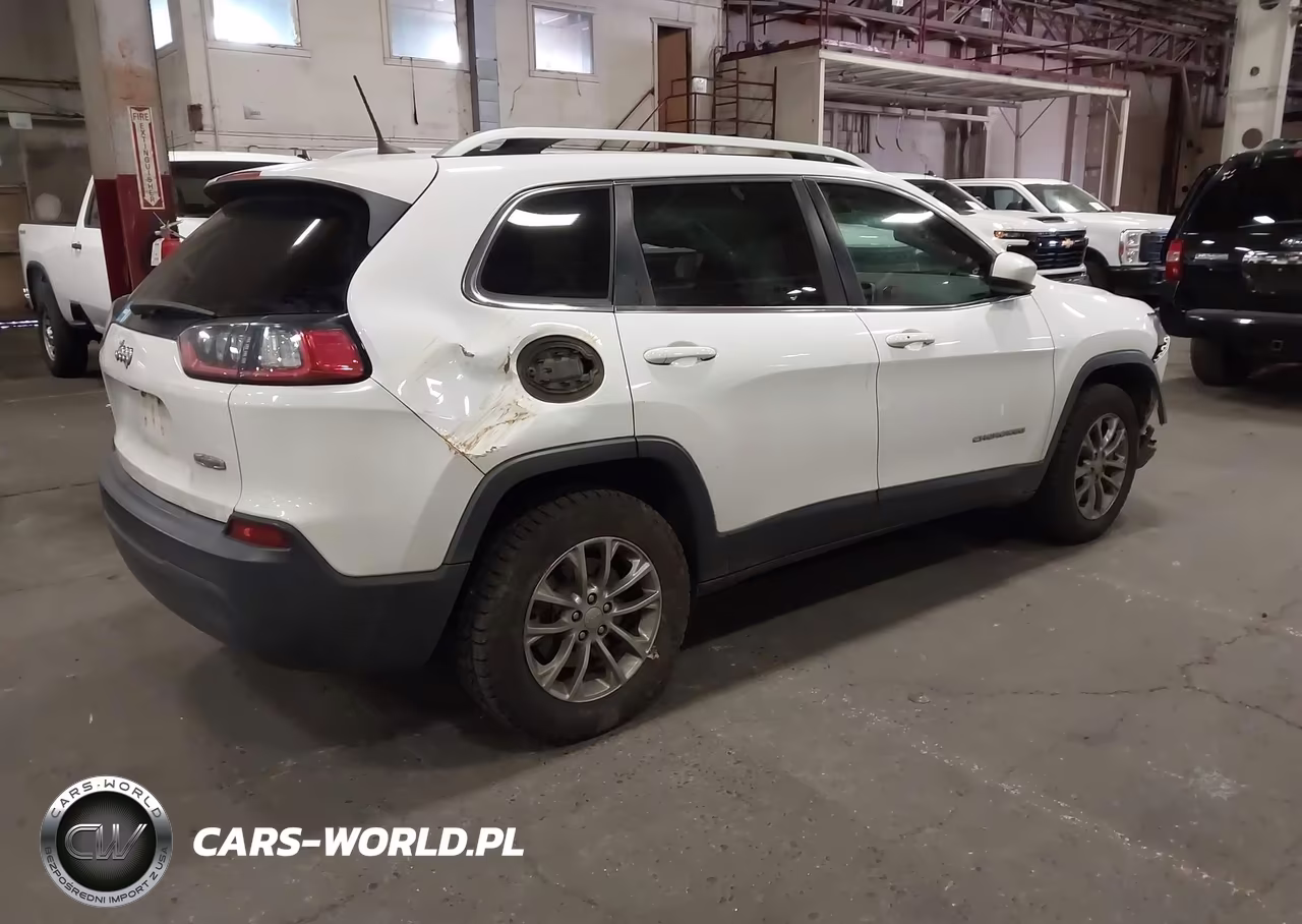 2019 Jeep Cherokee Latitude Plus 4X4 VIN:1C4PJMLB5KD137706 - 4