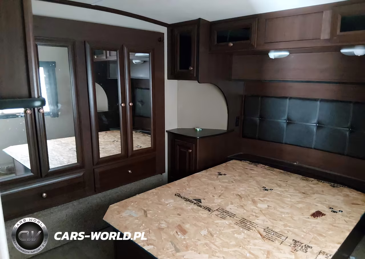 2016 Voltage V Toy Hauler M-3605 VIN:4YDF36025GZ990541 - 15