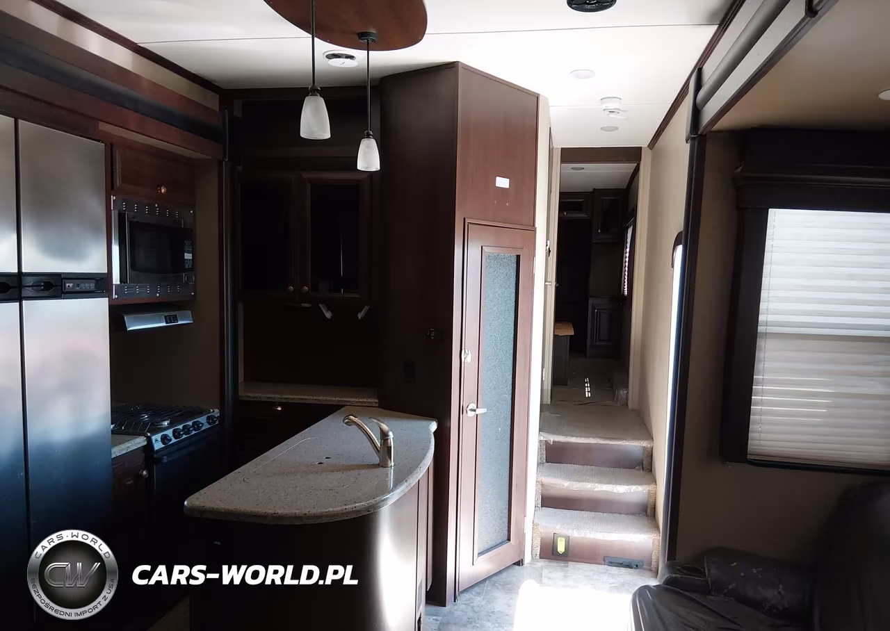 2016 Voltage V Toy Hauler M-3605 VIN:4YDF36025GZ990541 - 5