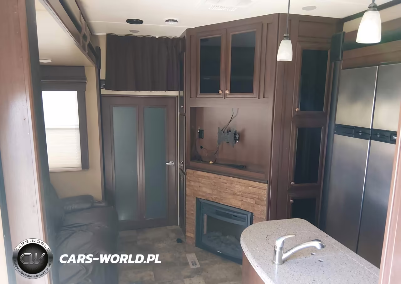 2016 Voltage V Toy Hauler M-3605 VIN:4YDF36025GZ990541 - 8