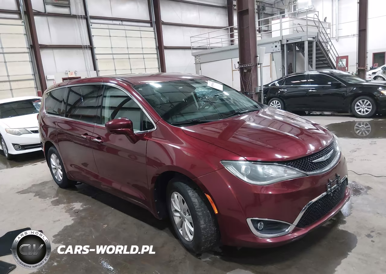 2018 Chrysler Pacifica Touring Plus – zdjęcie 1 z 18