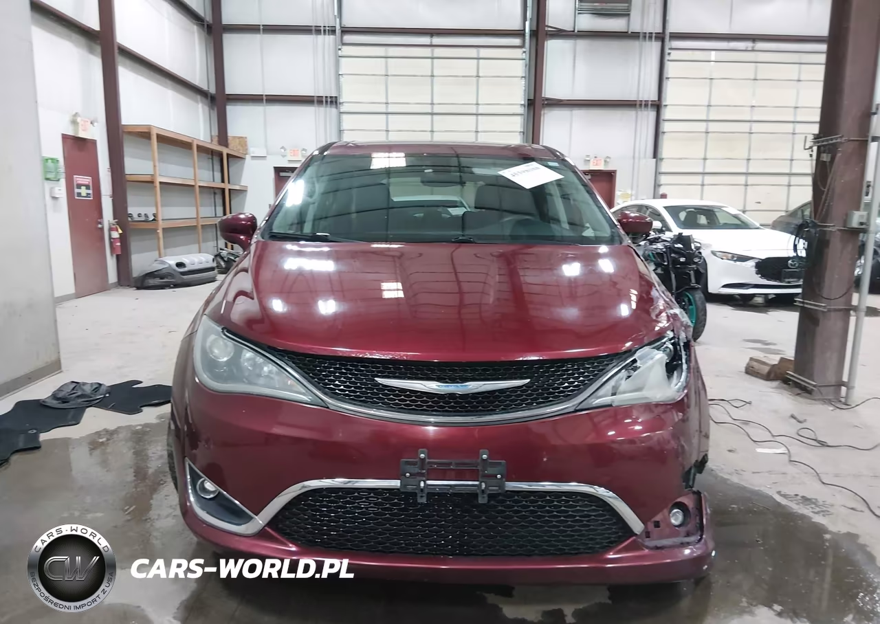 2018 Chrysler Pacifica Touring Plus VIN:2C4RC1FG8JR123769 - 12