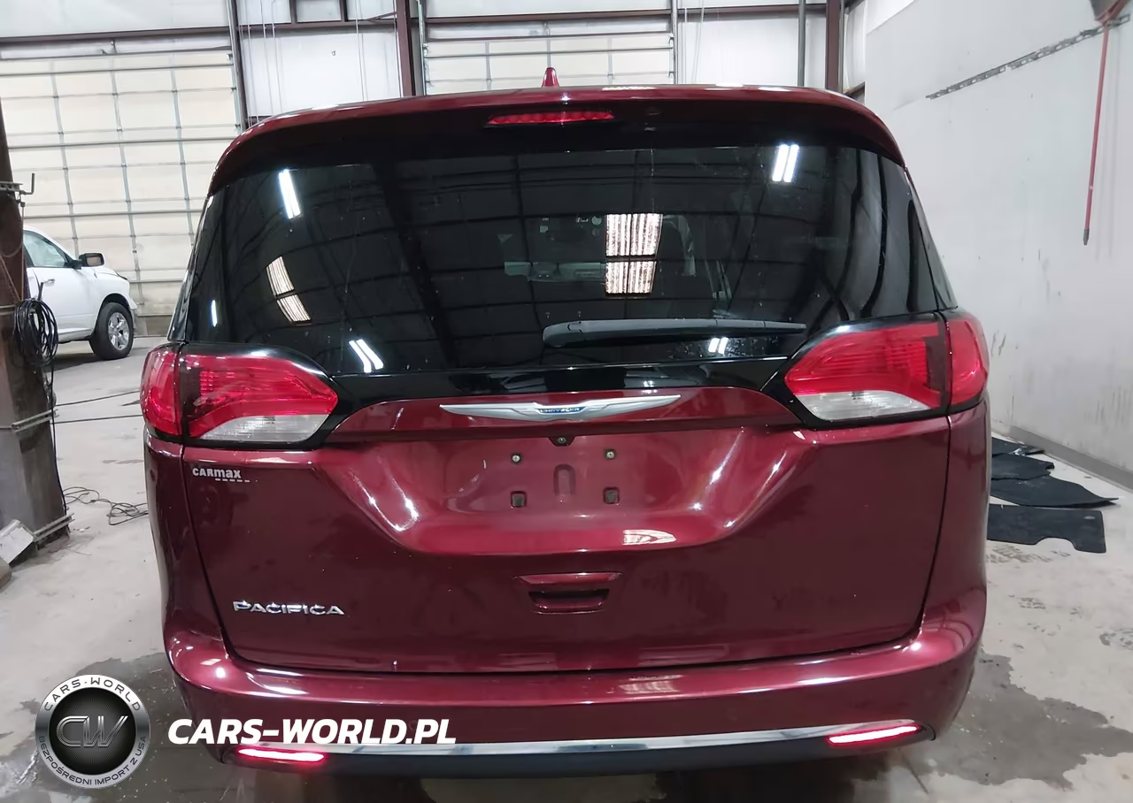 2018 Chrysler Pacifica Touring Plus VIN:2C4RC1FG8JR123769 - 16