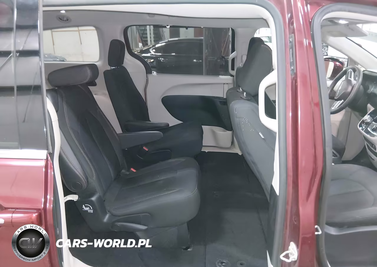 2018 Chrysler Pacifica Touring Plus VIN:2C4RC1FG8JR123769 - 8