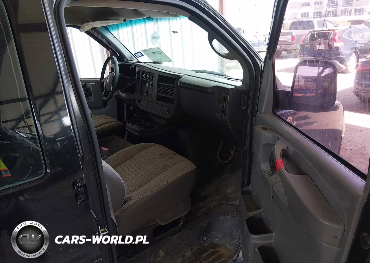 2009 Chevrolet Express Work Van VIN:1GCGG25C691126444 - 5