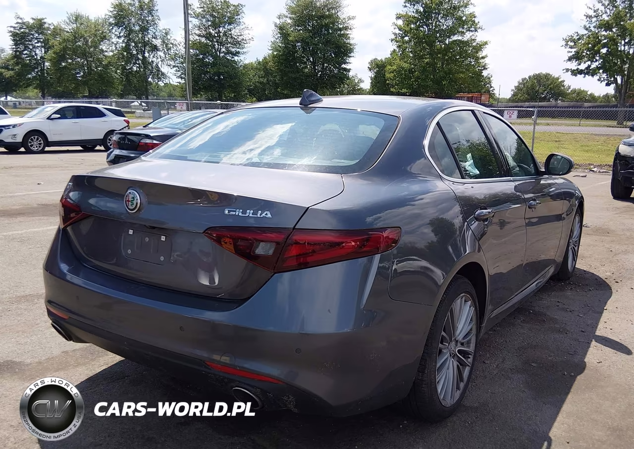 2017 Alfa Romeo Giulia Ti Awd VIN:ZARFAEEN3H7529475 - 4