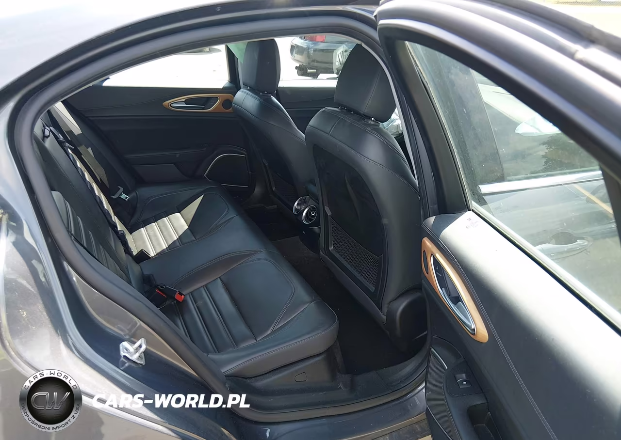 2017 Alfa Romeo Giulia Ti Awd VIN:ZARFAEEN3H7529475 - 8