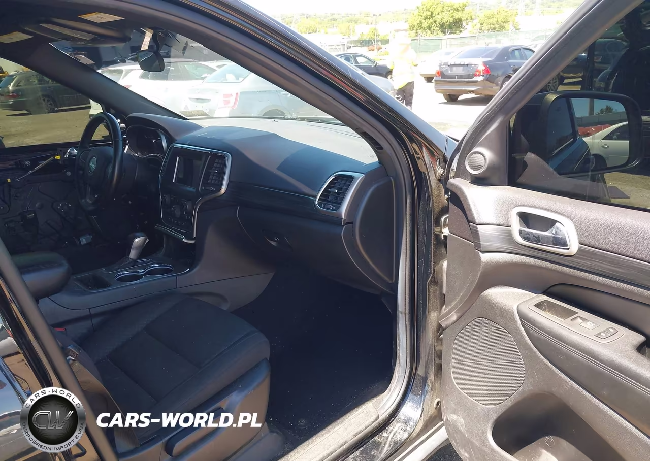 2020 Jeep Grand Cherokee Laredo E 4X4 VIN:1C4RJFAG2LC410028 - 5
