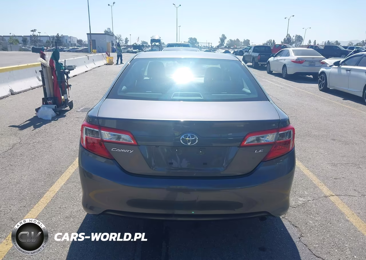 2014 Toyota Camry Le VIN:4T4BF1FK1ER437142 - 18