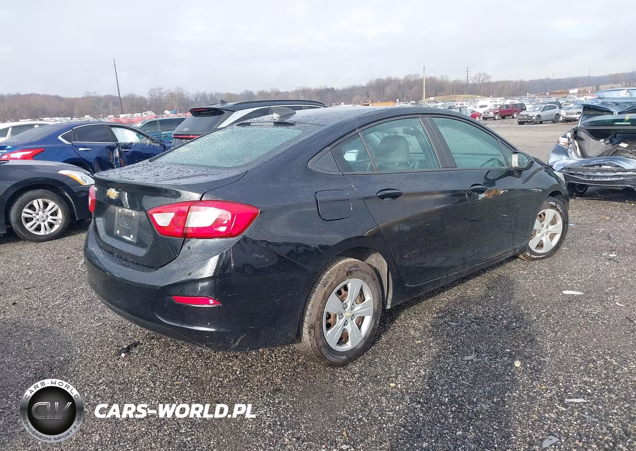 2018 Chevrolet Cruze Ls Auto VIN:1G1BC5SM8J7135841 - 4