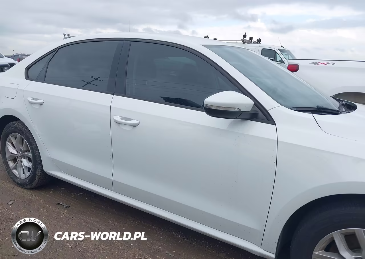 2018 Volkswagen Passat 2.0T R-Line-2.0T S VIN:1VWAA7A30JC016442 - 13