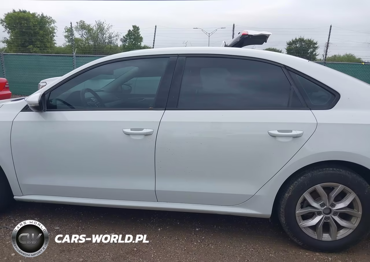 2018 Volkswagen Passat 2.0T R-Line-2.0T S VIN:1VWAA7A30JC016442 - 14