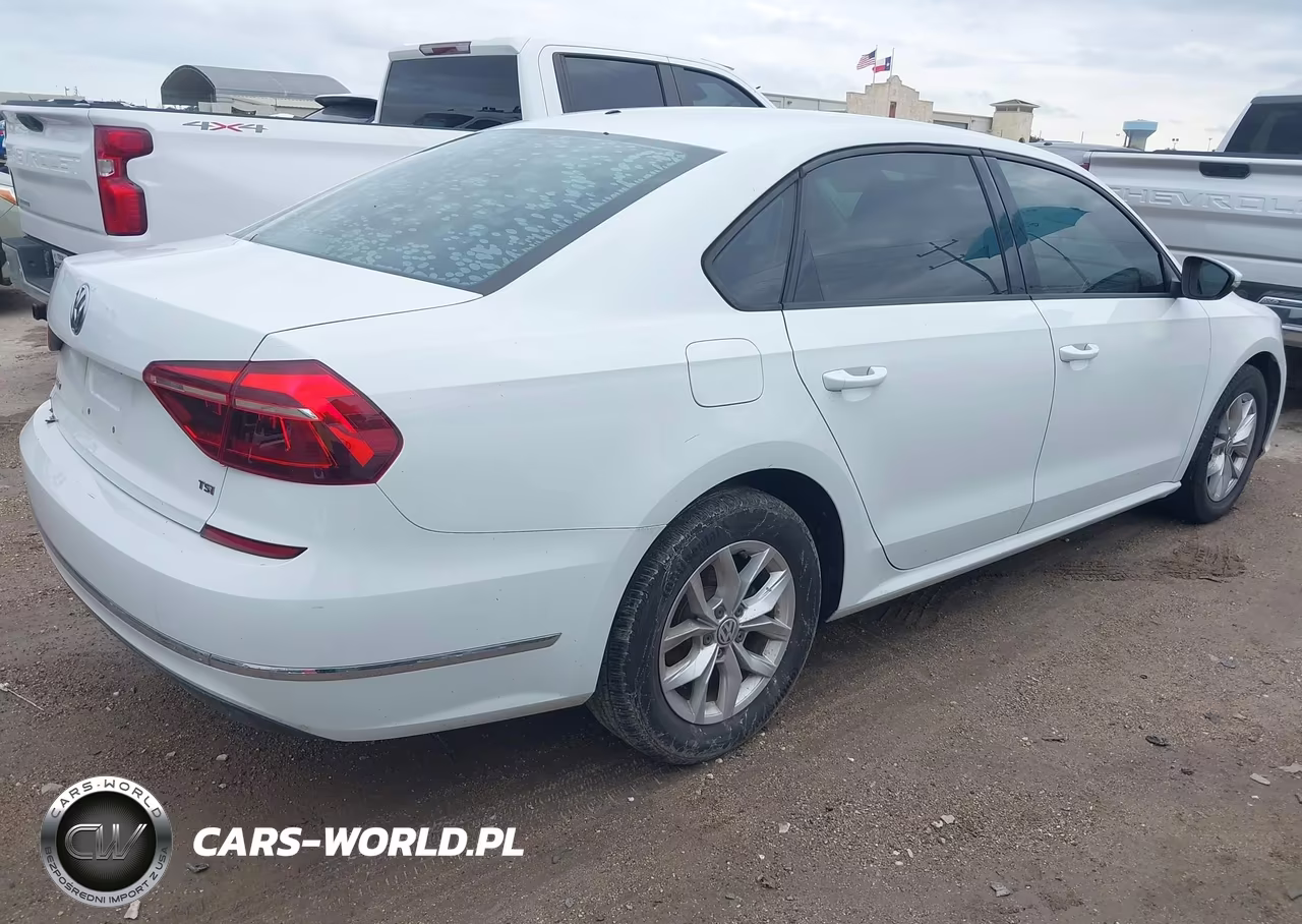 2018 Volkswagen Passat 2.0T R-Line-2.0T S VIN:1VWAA7A30JC016442 - 4