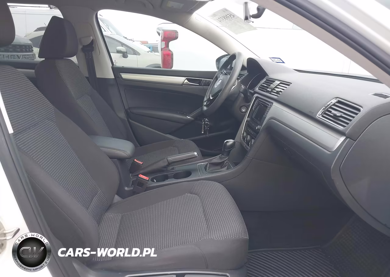 2018 Volkswagen Passat 2.0T R-Line-2.0T S VIN:1VWAA7A30JC016442 - 5