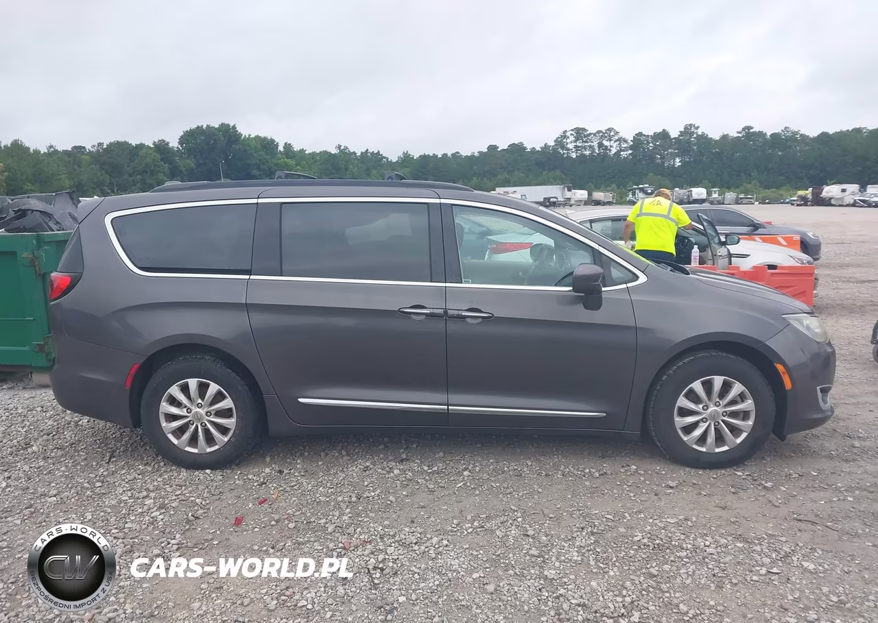 2017 Chrysler Pacifica Touring-L VIN:2C4RC1BG3HR539647 - 13