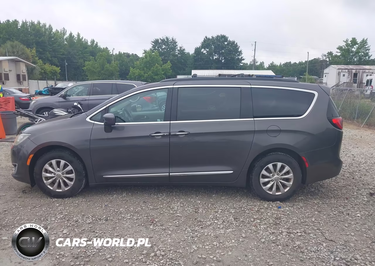 2017 Chrysler Pacifica Touring-L VIN:2C4RC1BG3HR539647 - 14
