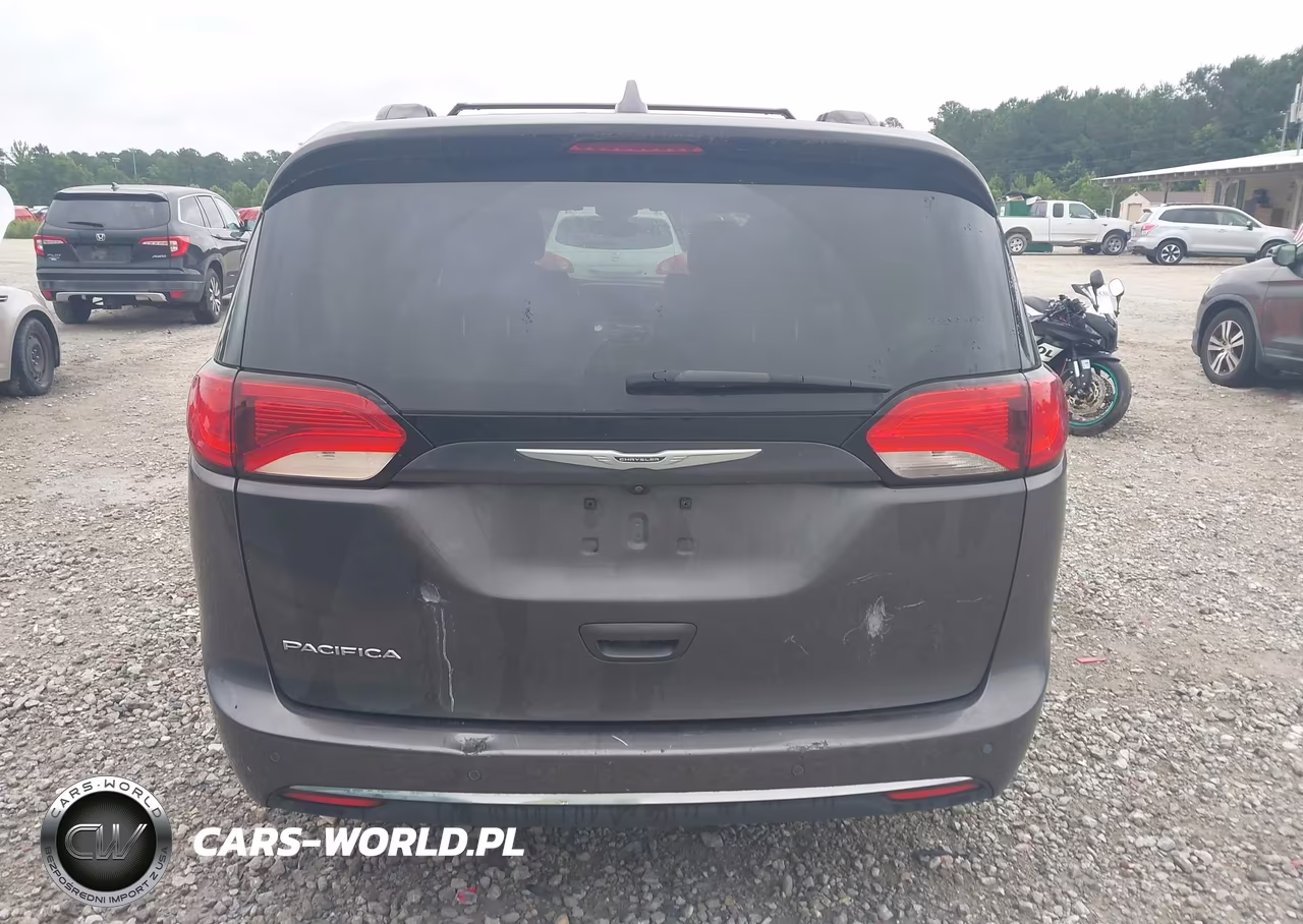 2017 Chrysler Pacifica Touring-L VIN:2C4RC1BG3HR539647 - 16