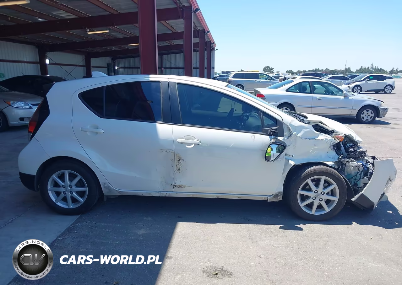 2017 Toyota Prius C One VIN:JTDKDTB31H1597638 - 14