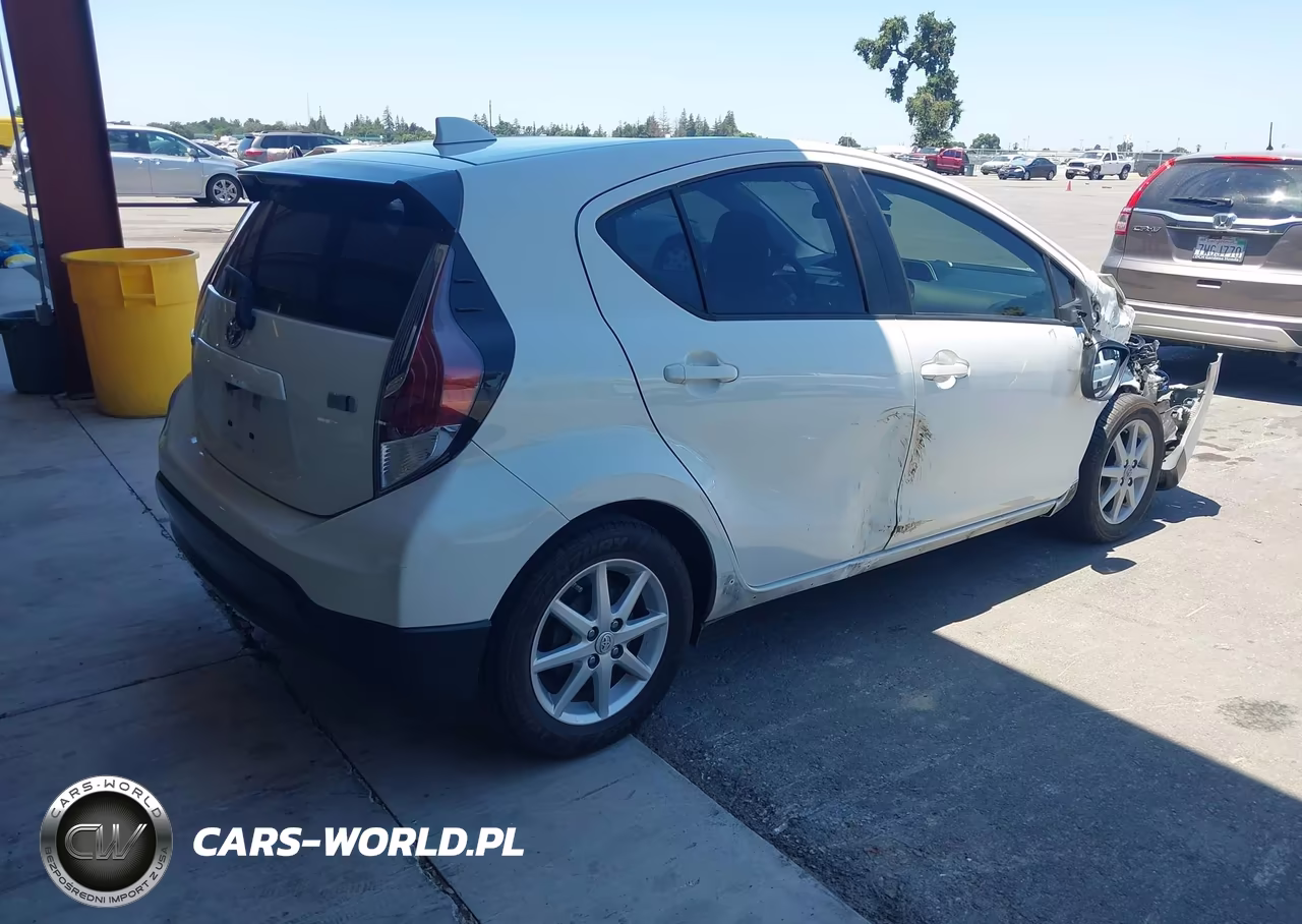 2017 Toyota Prius C One VIN:JTDKDTB31H1597638 - 4