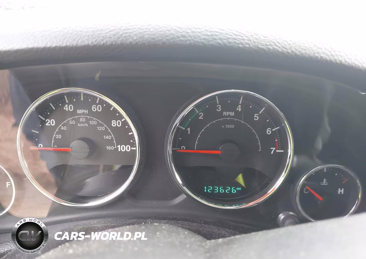 2015 Jeep Wrangler Unlimited Sport VIN:1C4BJWDG5FL641555 - 7